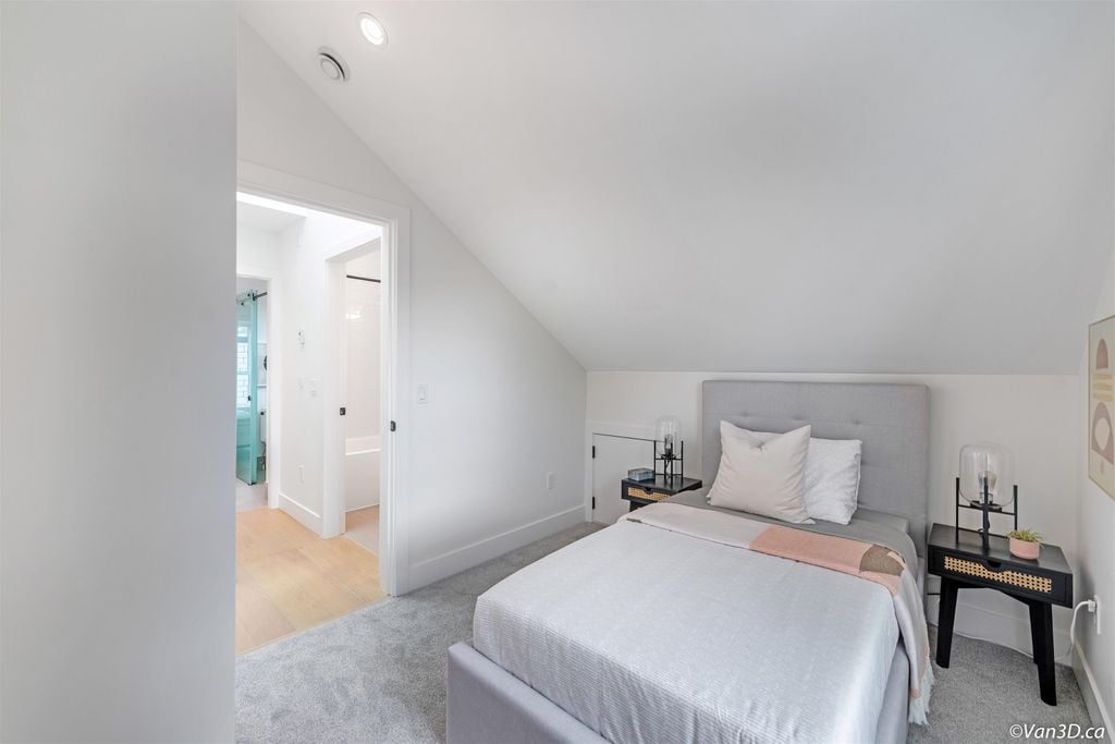 721 E 26 Ave