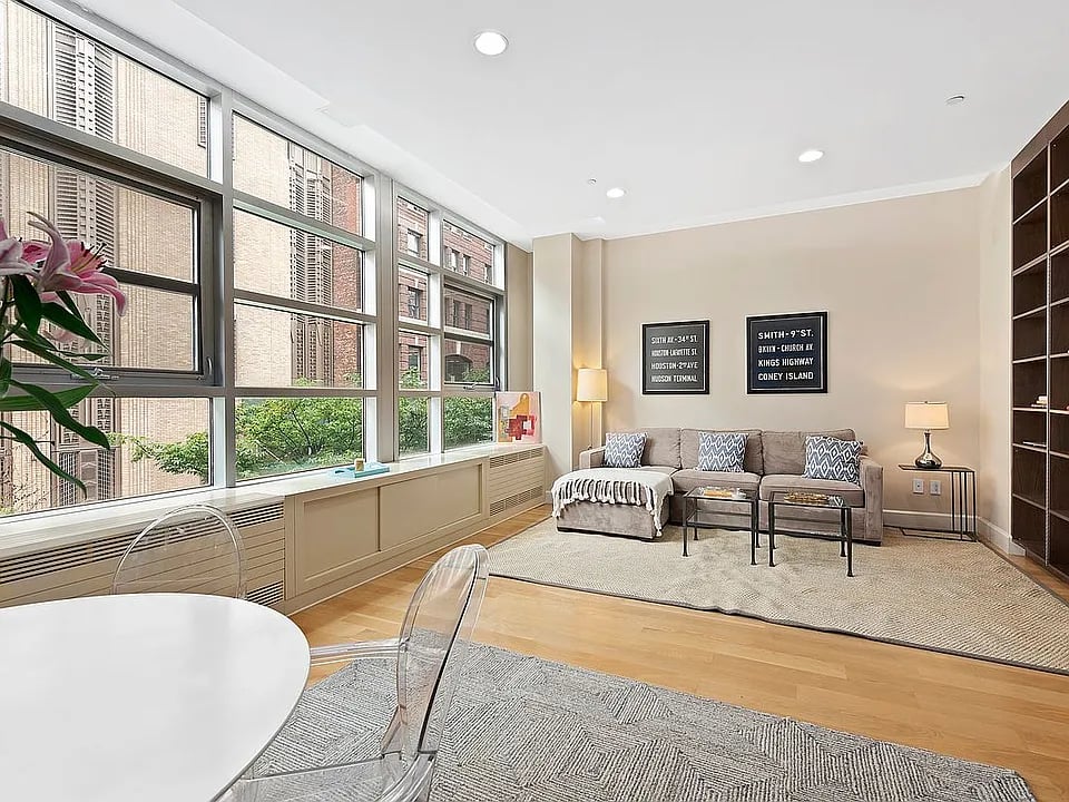 211 W 18th St, #2