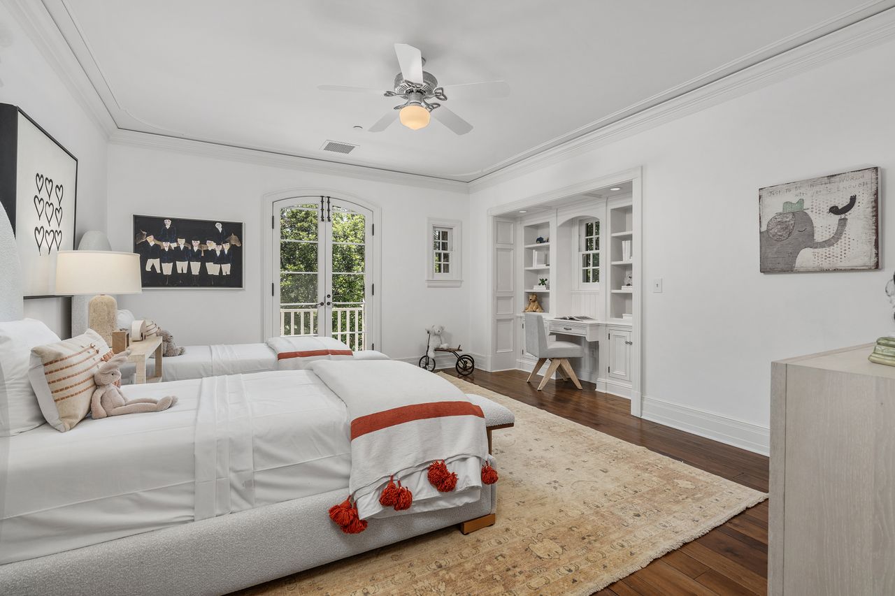 English Country Manor In Toluca Lake