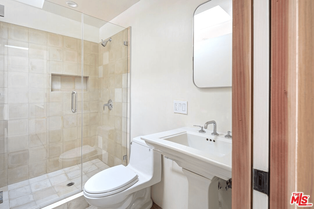 6277 Commodore Sloat Dr