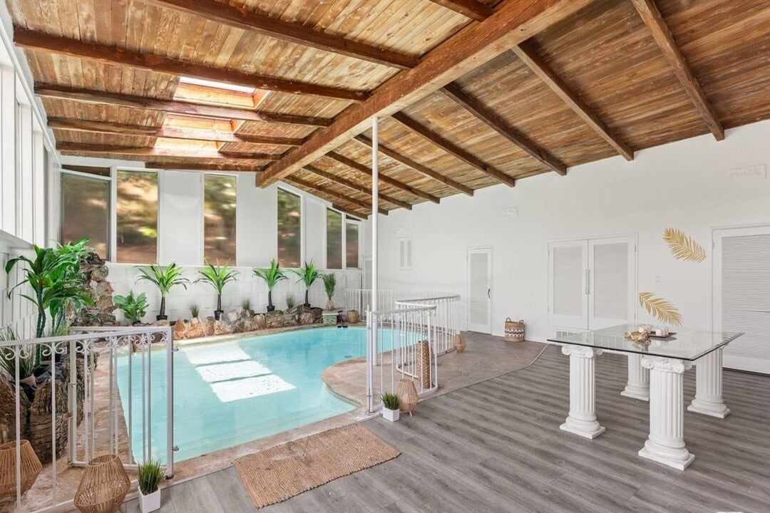 Monarch Pavilion, Beverly Grove Dr, 90210