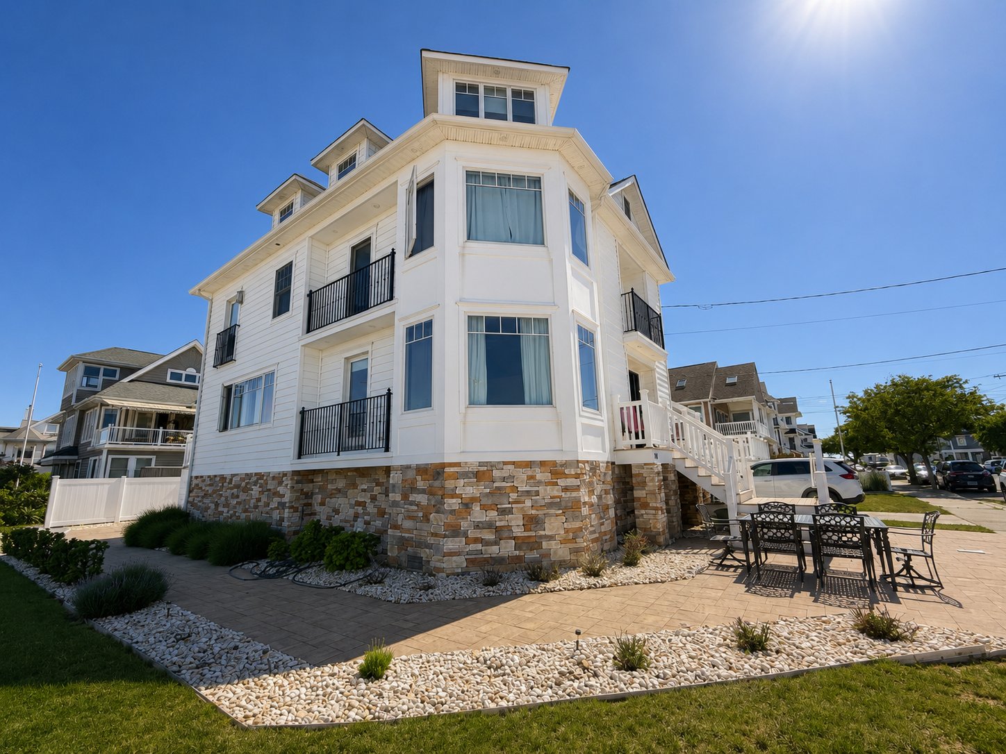 Beautiful Seashore Home with Amazing Views 