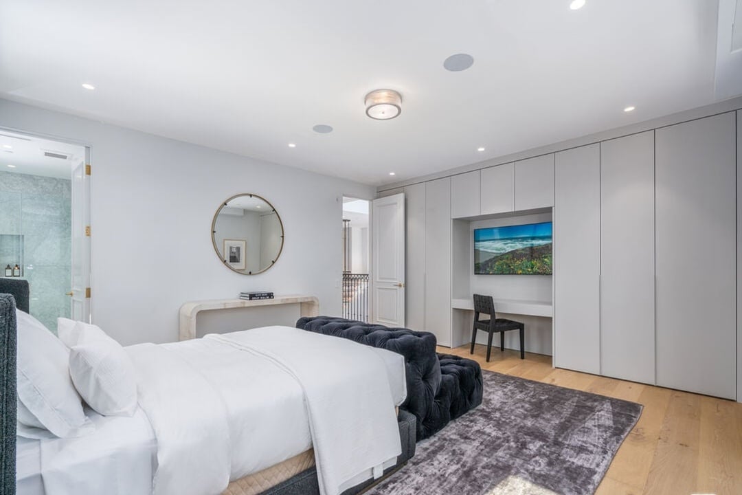 Silverreach Pavilion, N Hillcrest Rd, 90210