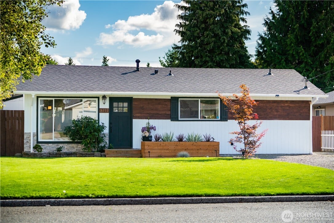 3717 NE 10th St, Renton, WA 98056