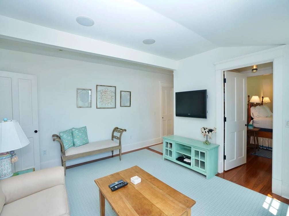 5 Armstrong Ln