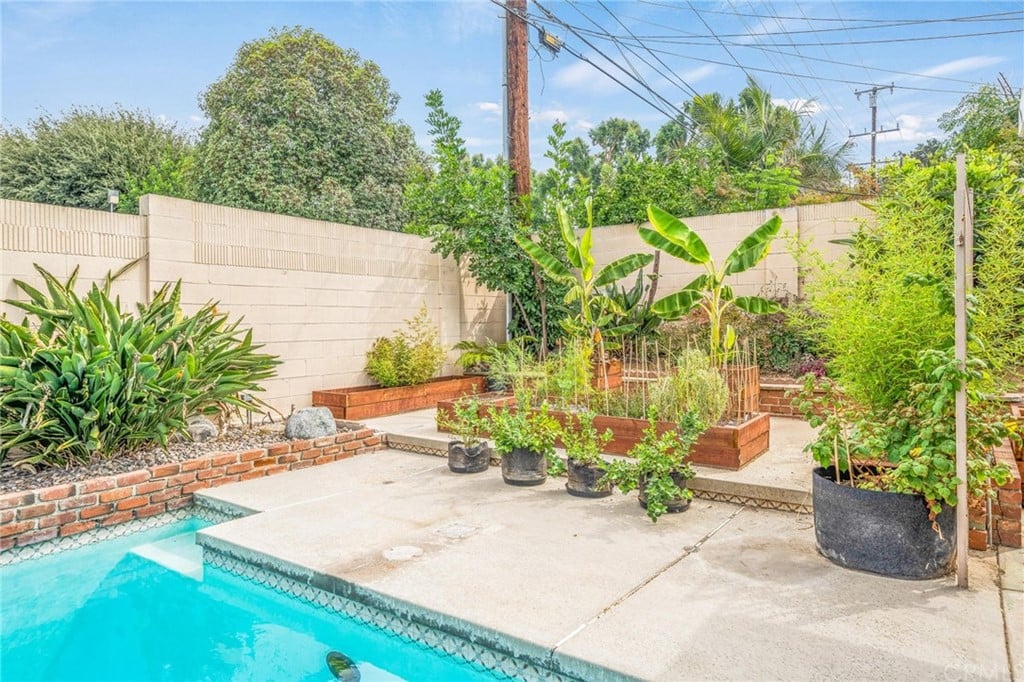 4053 N Santa Lucia St