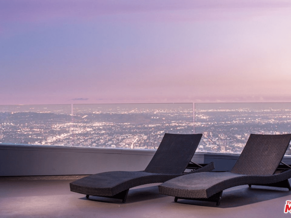 2158 Sunset Plaza Dr