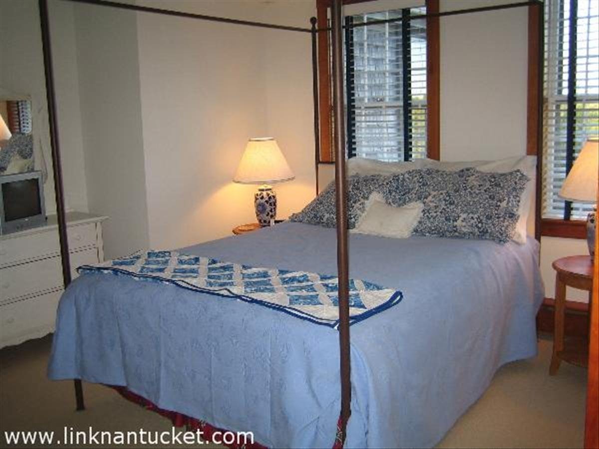 21 R Madaket Rd