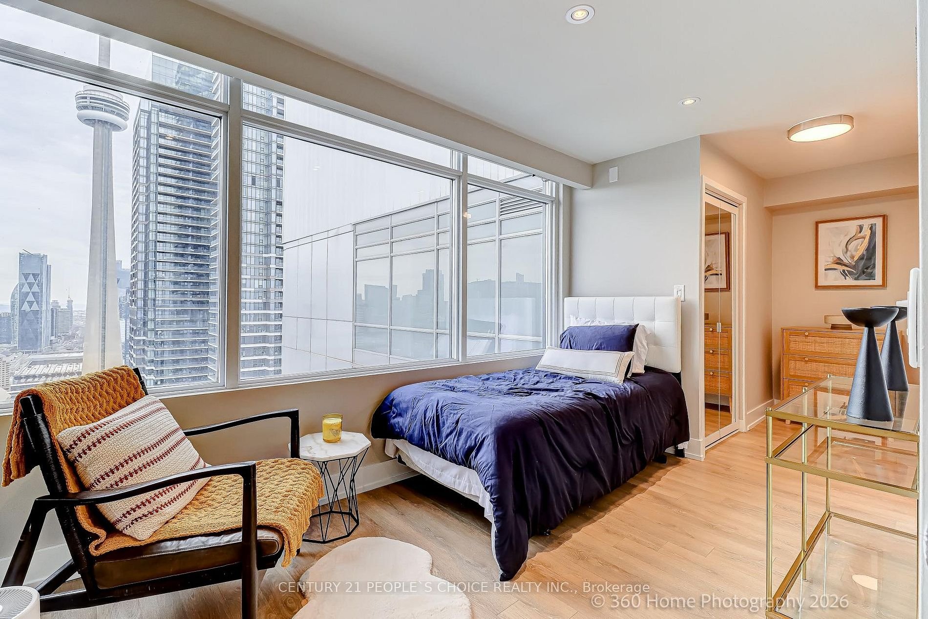 WATERFRONT LUXURY 