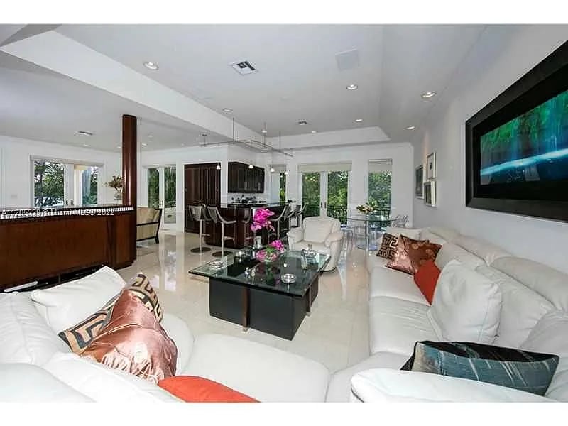 208 Costanera Rd