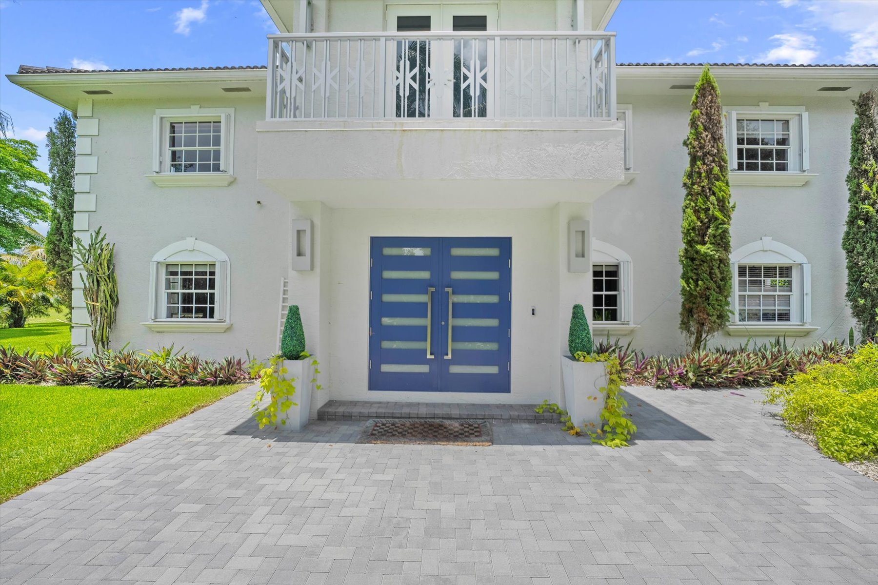 2900 Greenbriar Blvd