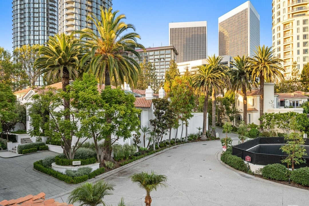 Century Woods Dr, 90067