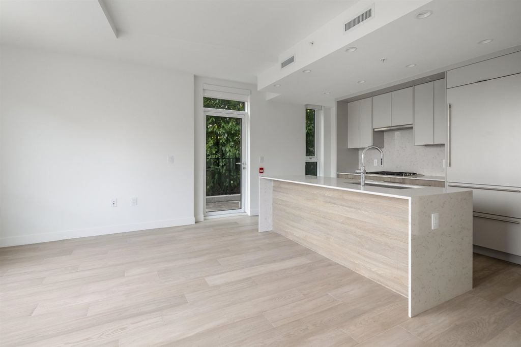 7638 Cambie St, #103