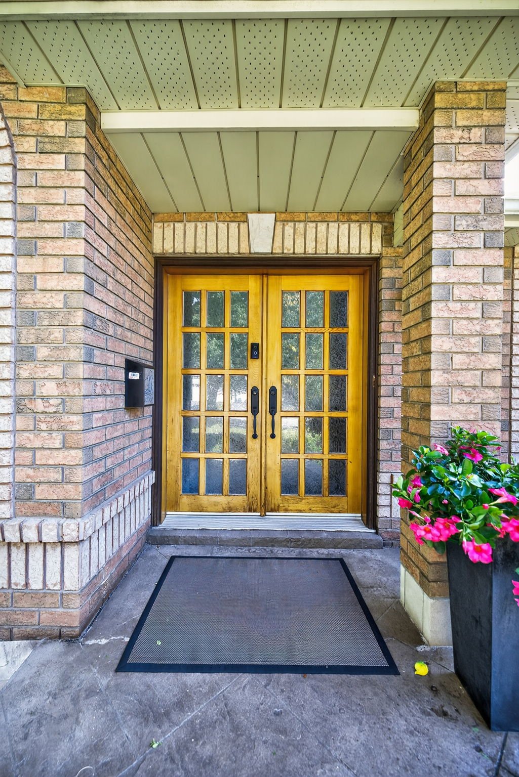 6 Falling Leaf Crt, Aurora