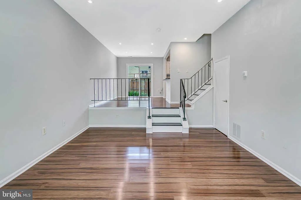9838 Oakdale Woods Ct