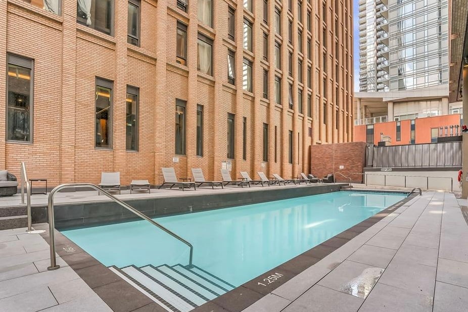 8 Widmer Street 2005