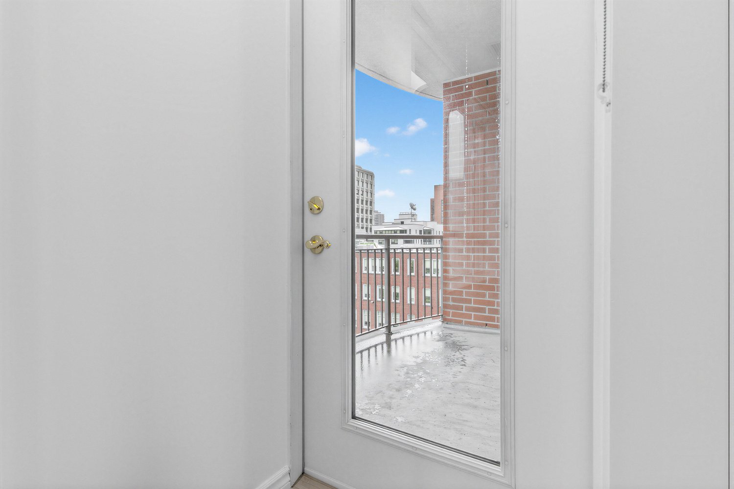 Leased: Beautifully Appointed 1-Bedroom Suite