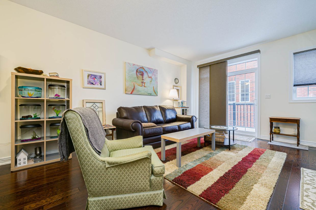 3759A St. Clair Ave E