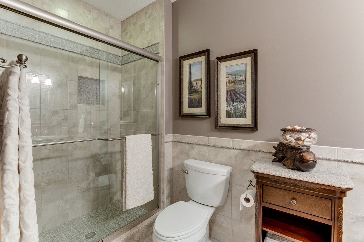 Beautiful 2-Story in Desirable OakParke Estates
