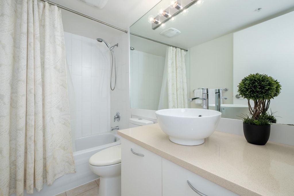 1331 W Georgia St, #707