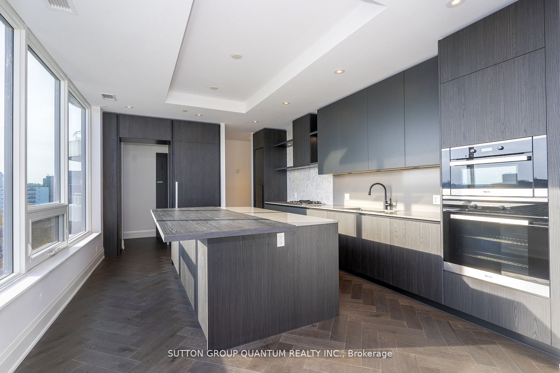 55 Port St E 602