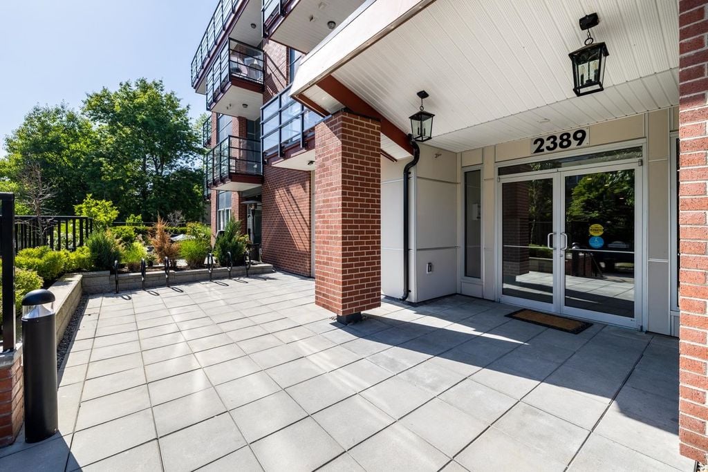 2389 Hawthorne Ave, #203