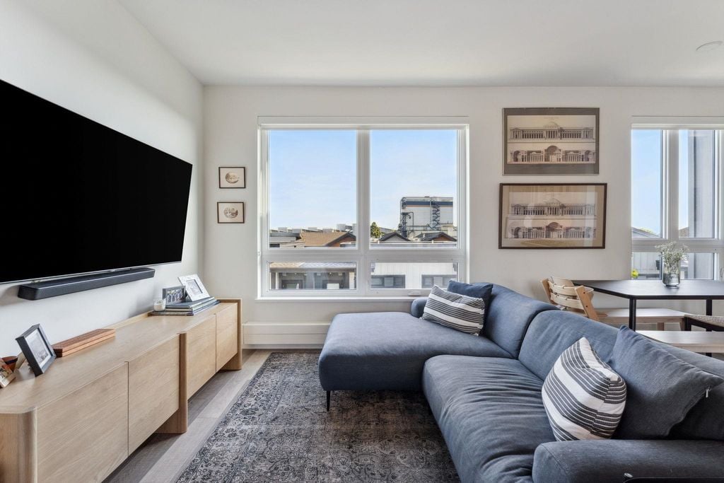 525 E 2nd St, #425