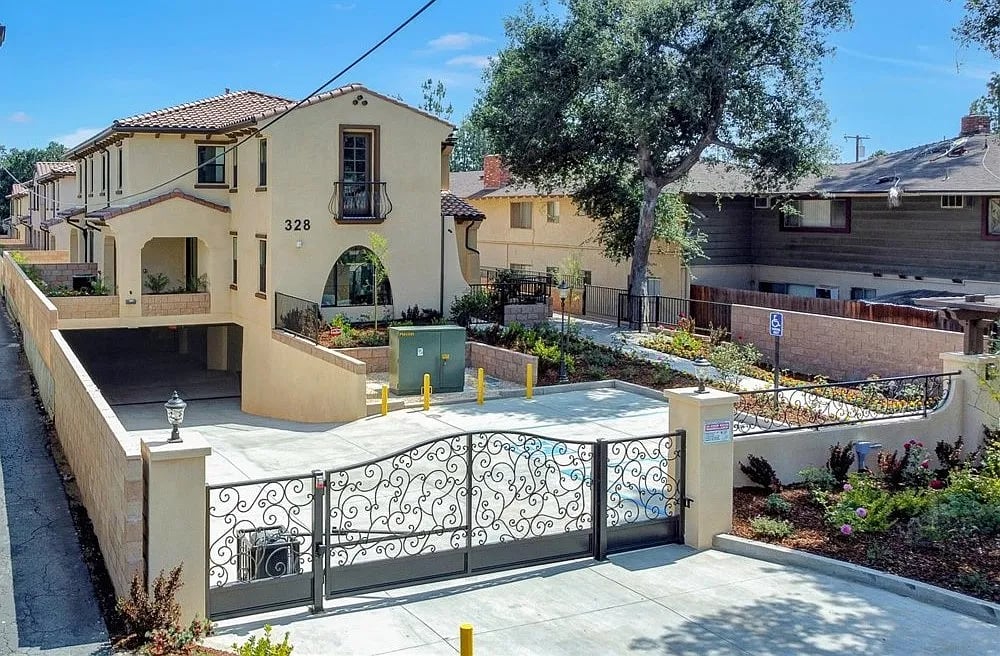 328 E Live Oak #4