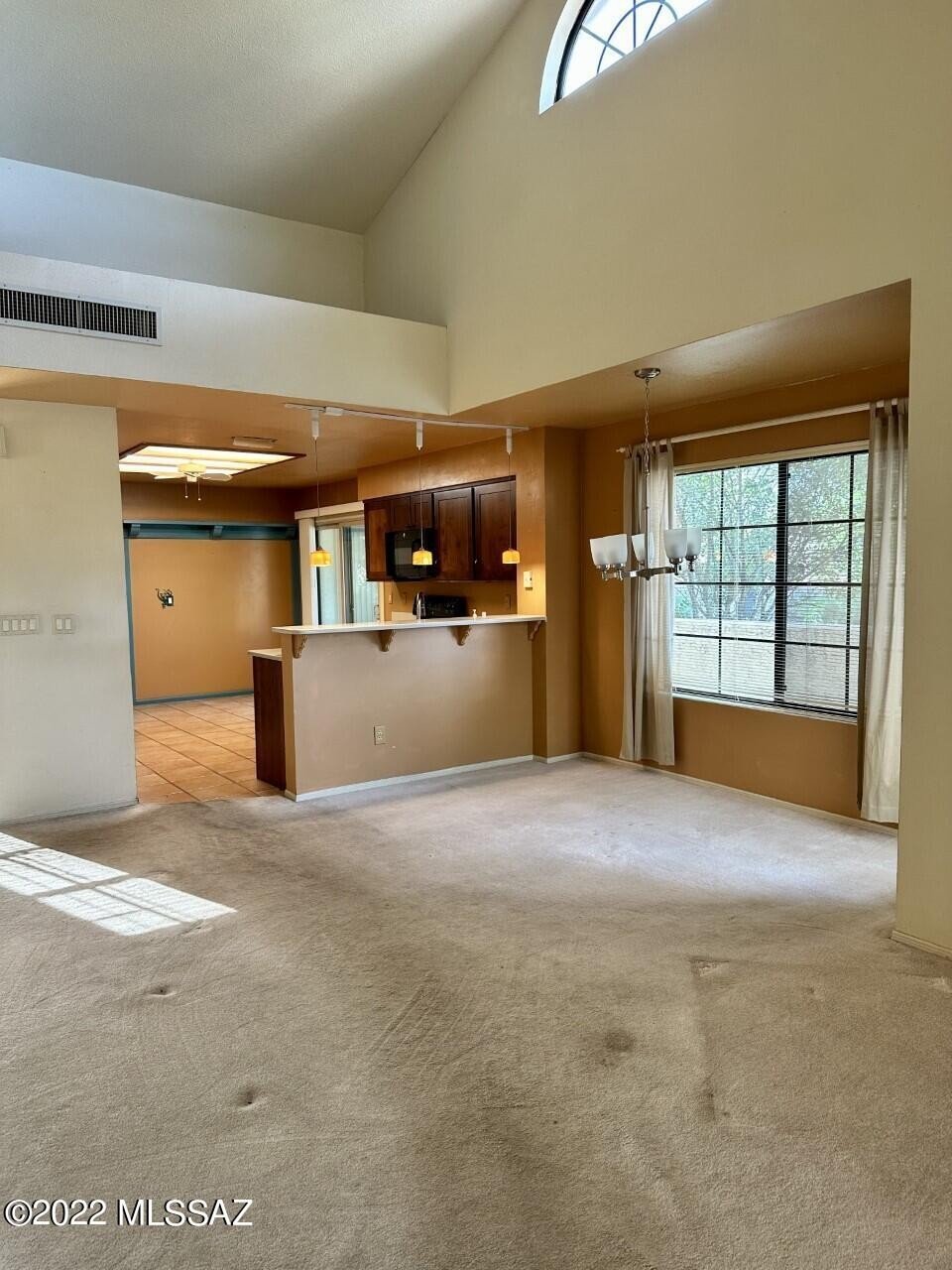 218 E Horizon Cir