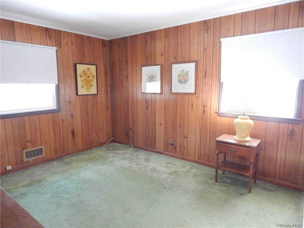 82 Beach Rd