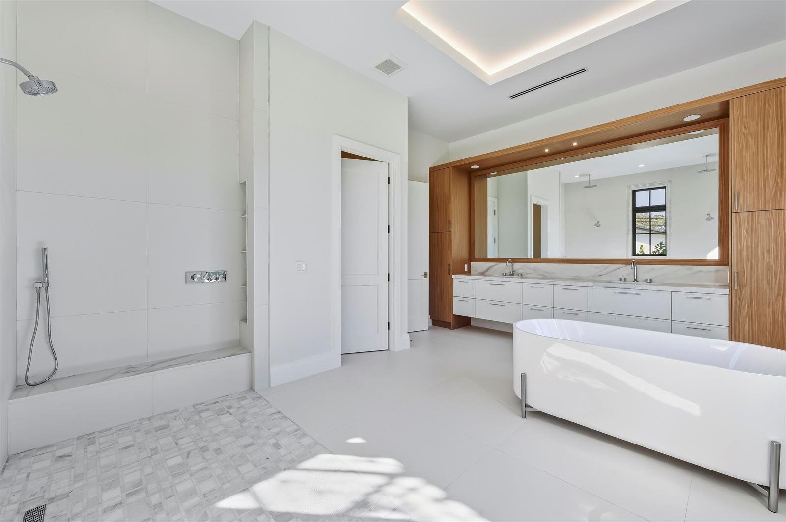 2442 Bay Circle