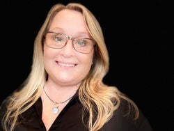 Patty Pickup Rolla, MO Real Estate Agent Headshot