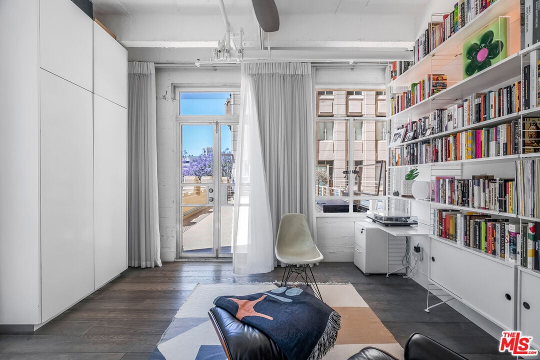 6253 Hollywood Blvd, #302
