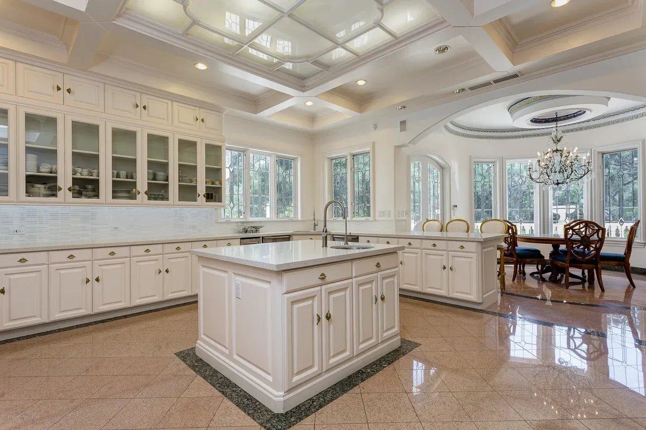 4158 Commonwealth Ave