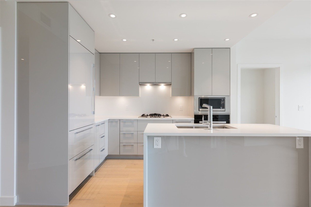 5189 Cambie St, #304