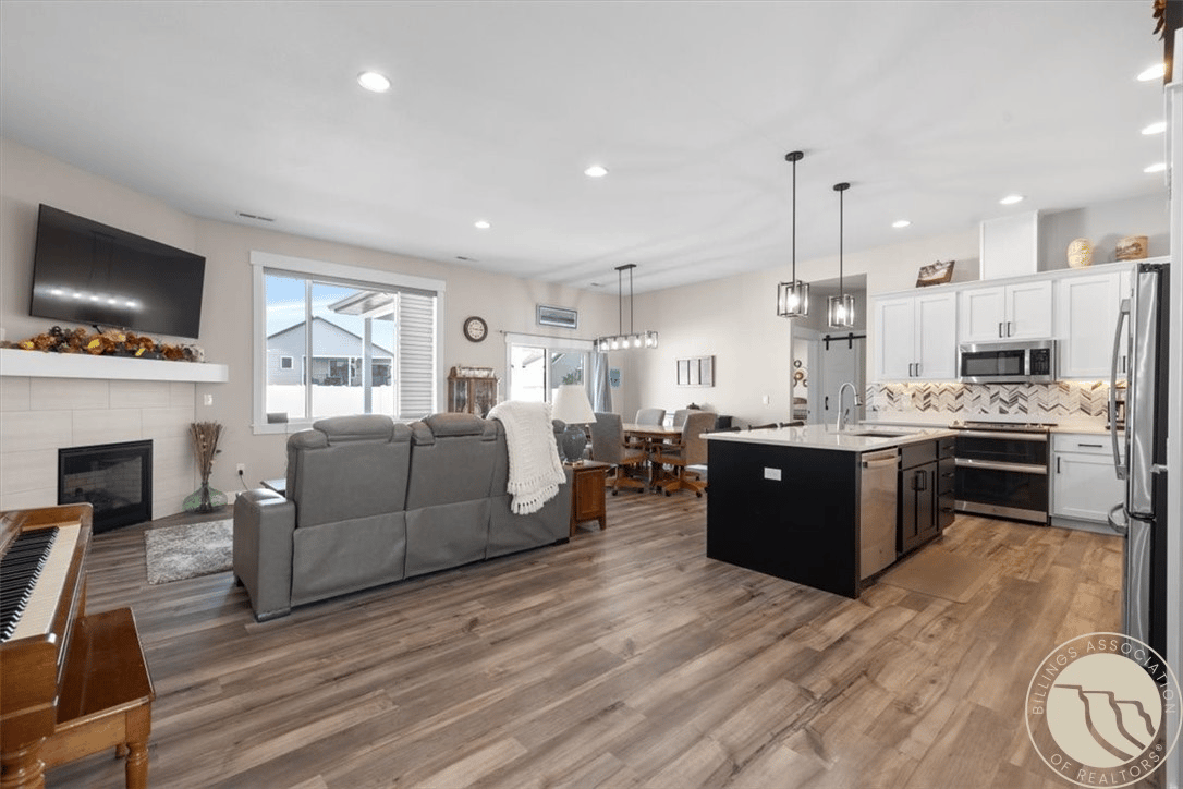 3110 Falcon Cir