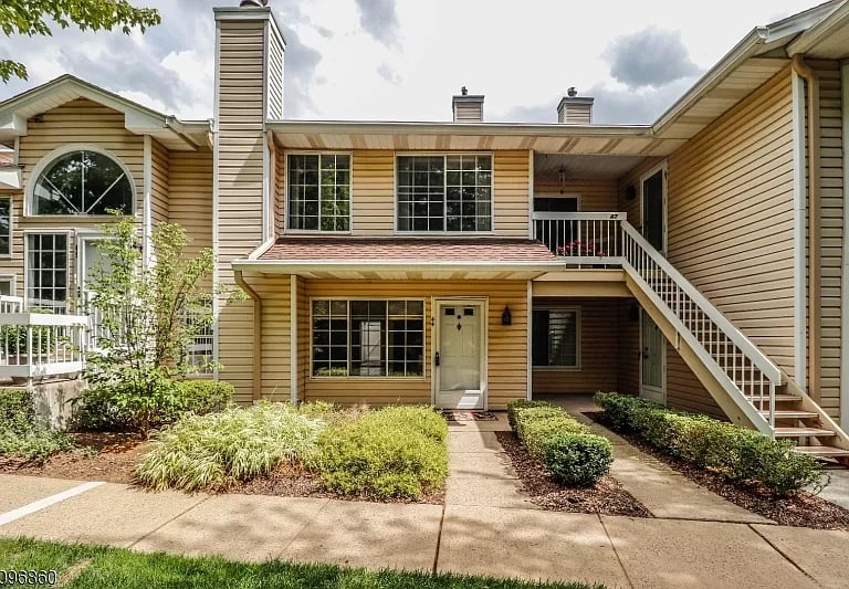 44 Foxwood Ct
