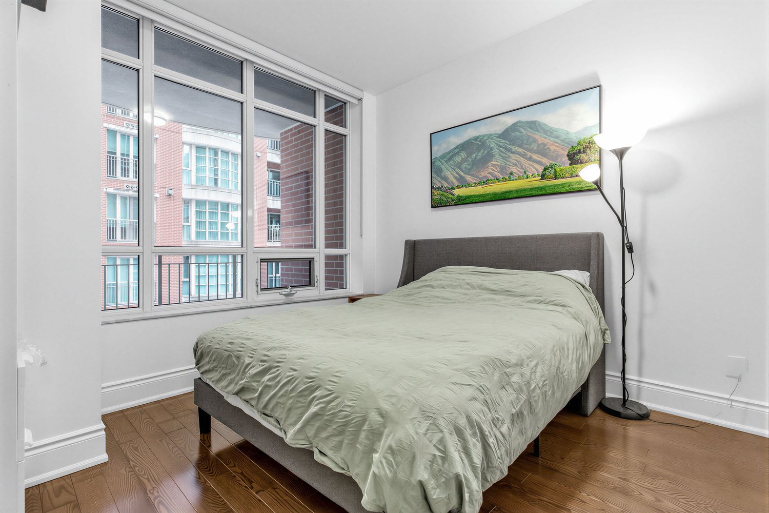 Leased: Beautifully Appointed 1-Bedroom Suite