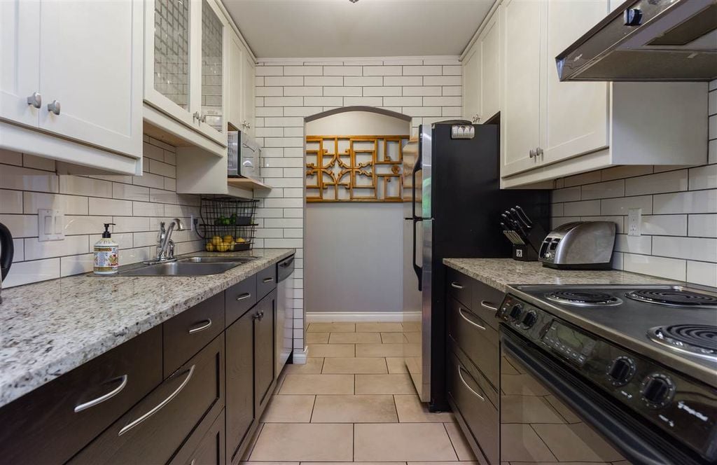 1750 W 10th Ave, #203