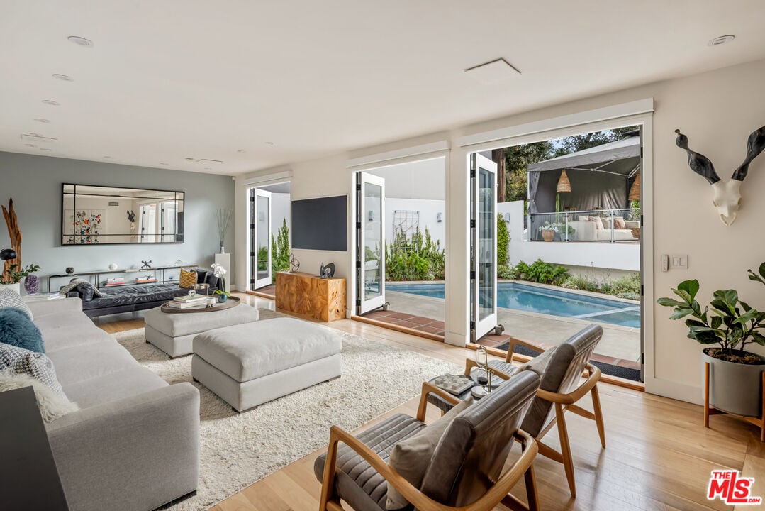 Wonderland Park Ave, 90046