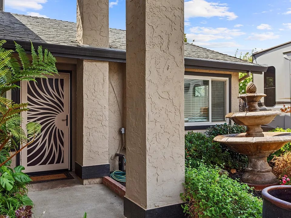 6929 Lyonia Way