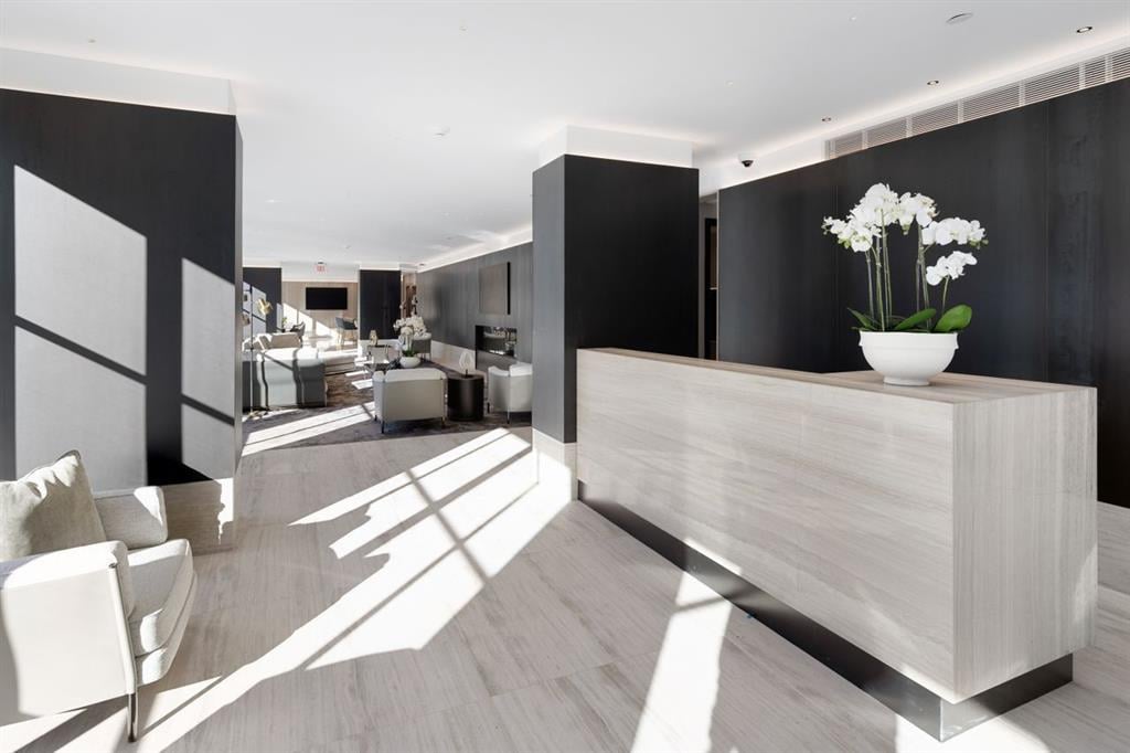 41 Richmondville Avenue Unit: 206