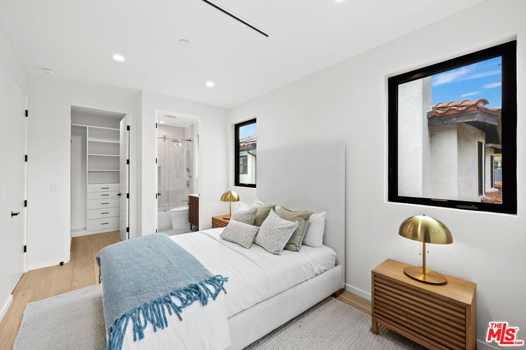 Castle Heights Pl, 90034