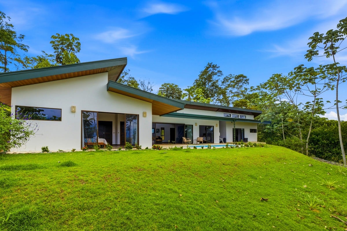 1.62 ACRES – Luxury 3 Bedroom Home Plus Guest House With Breathtaking Valley Views & Private Creek Access, Private Mountain Retreat!!!
