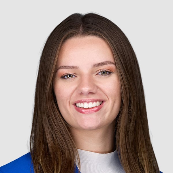 Elizabeth Strahla Indianapolis, IN Real Estate Agent Headshot