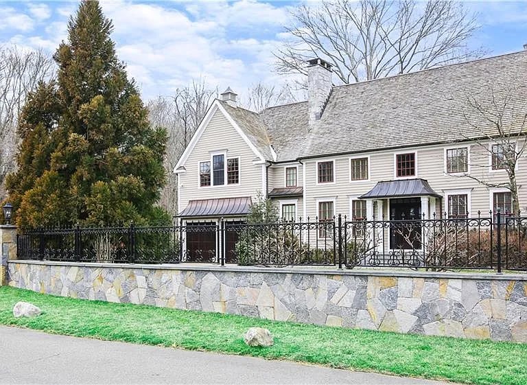 2 Lyndale Park