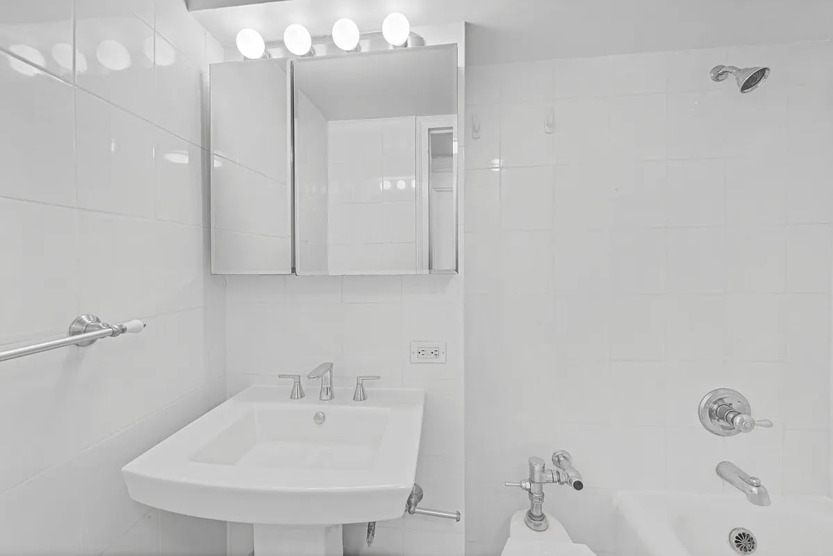 320 E 42nd St, #1510