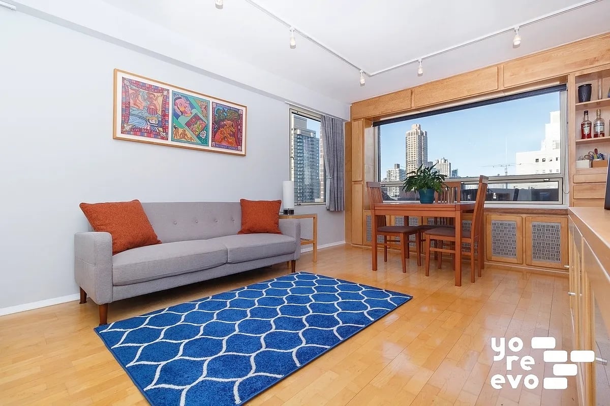 460 East 79th Street 20B+