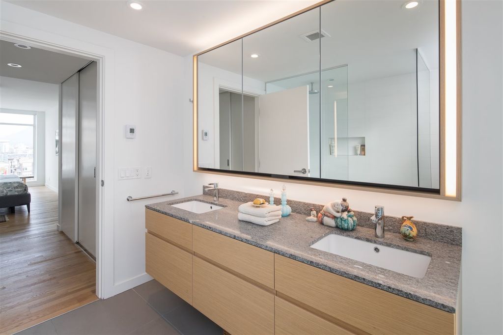 602 W 8th Ave, #1555