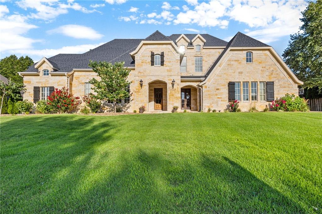 3275 Thornbury Dr